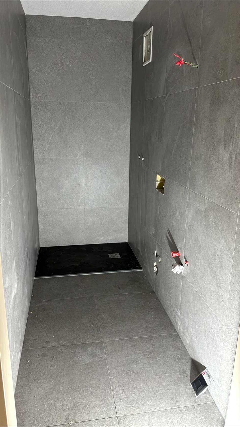 Moderne bodenebene Dusche